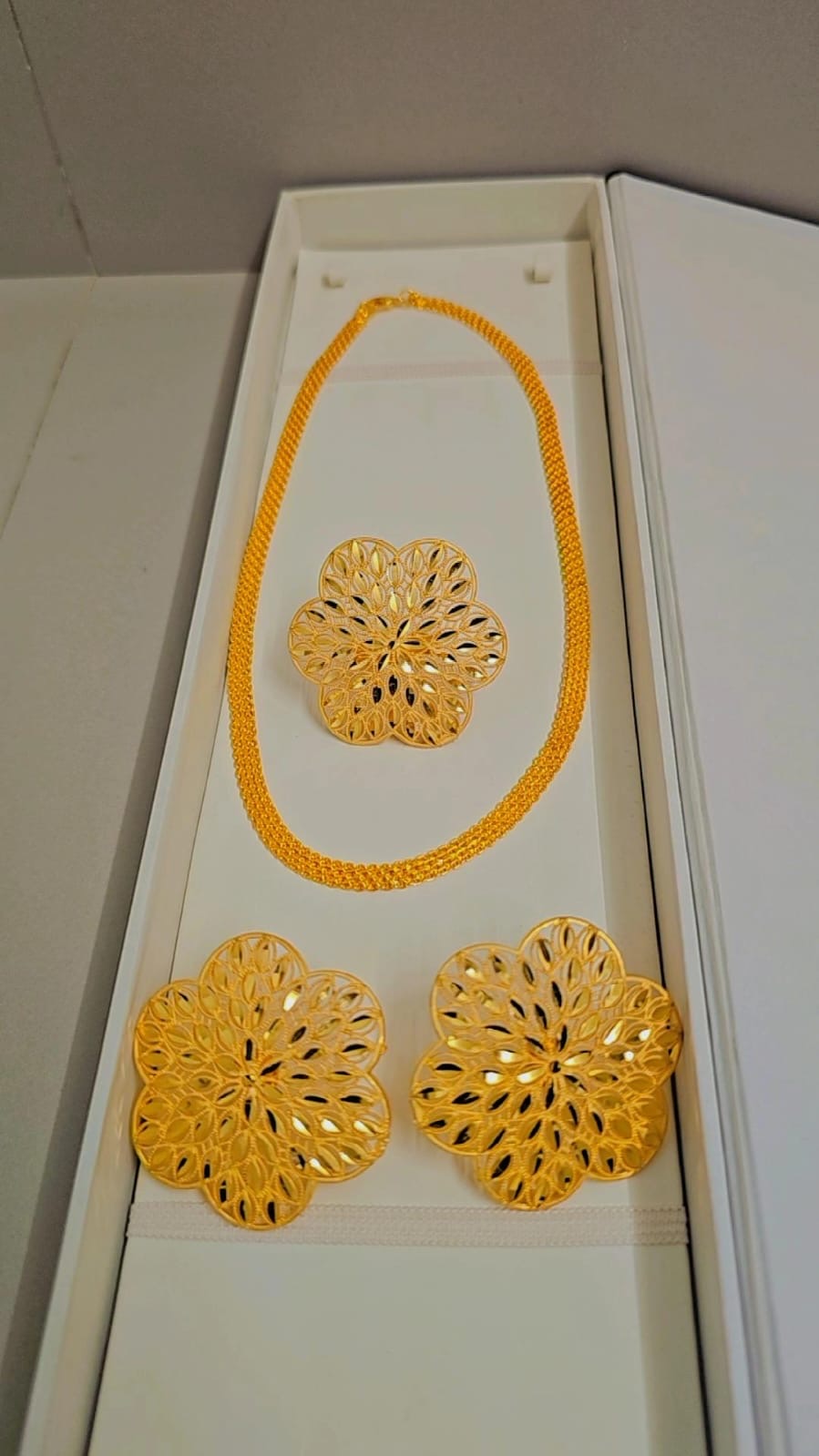 Gold Flower Medallion Necklace Set