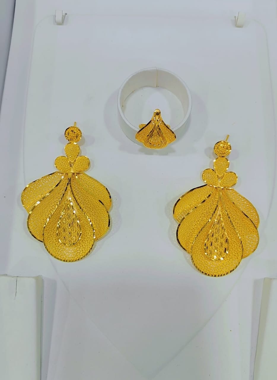 Gold Shell Filigree Earring & Ring Set