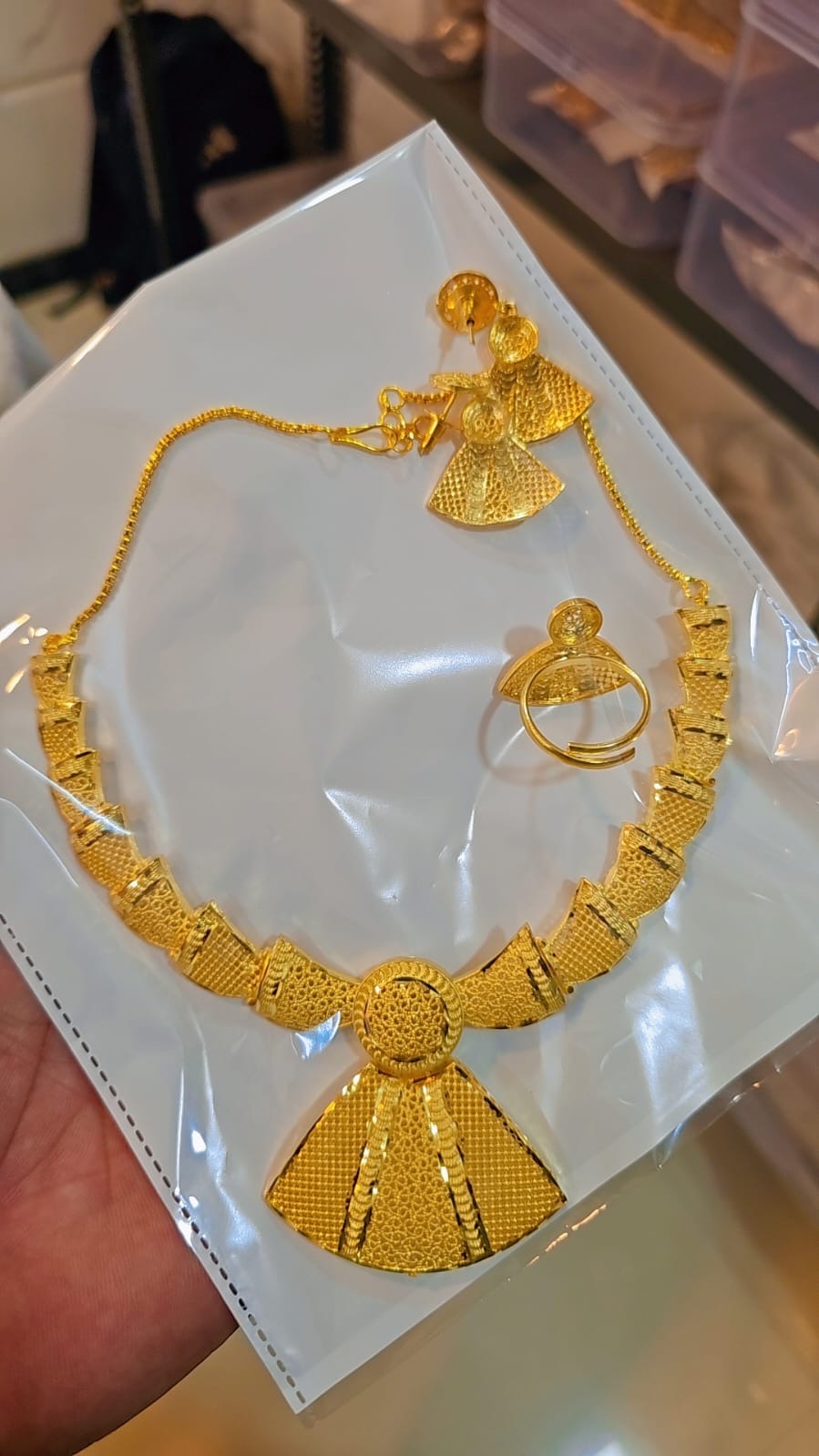 Gold Fan Collar Necklace Set